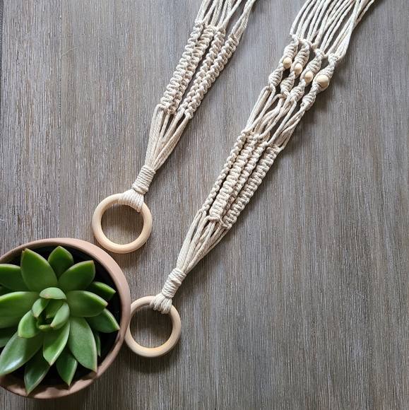 Macrame Plant Hanger / Plant Holder - Picture 5 of 6